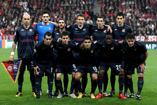 中国香港1-2遭新加坡逆转，提前一轮无缘2027亚洲杯（中国香港1-2被新加坡翻盘，提前一轮告别2027亚洲杯）