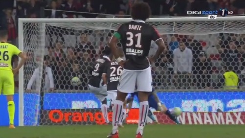 外媒：下赛季欧冠联赛阶段用球将采用白+薄荷绿+紫创新配色（外媒称：下赛季欧冠联赛阶段比赛用球将启用白、薄荷绿与紫的全新配色）