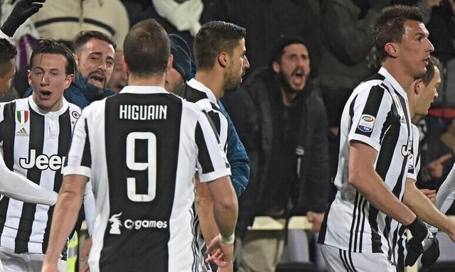 每体：德科已为明夏物色多位中后卫人选，其中最喜欢格伊（每体：德科为明夏中卫补强筛选多位人选，格伊最受青睐）