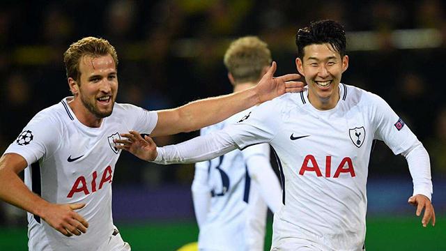 莲湖区机场小学：飞翔少年勇拼搏 绿茵场上展风采