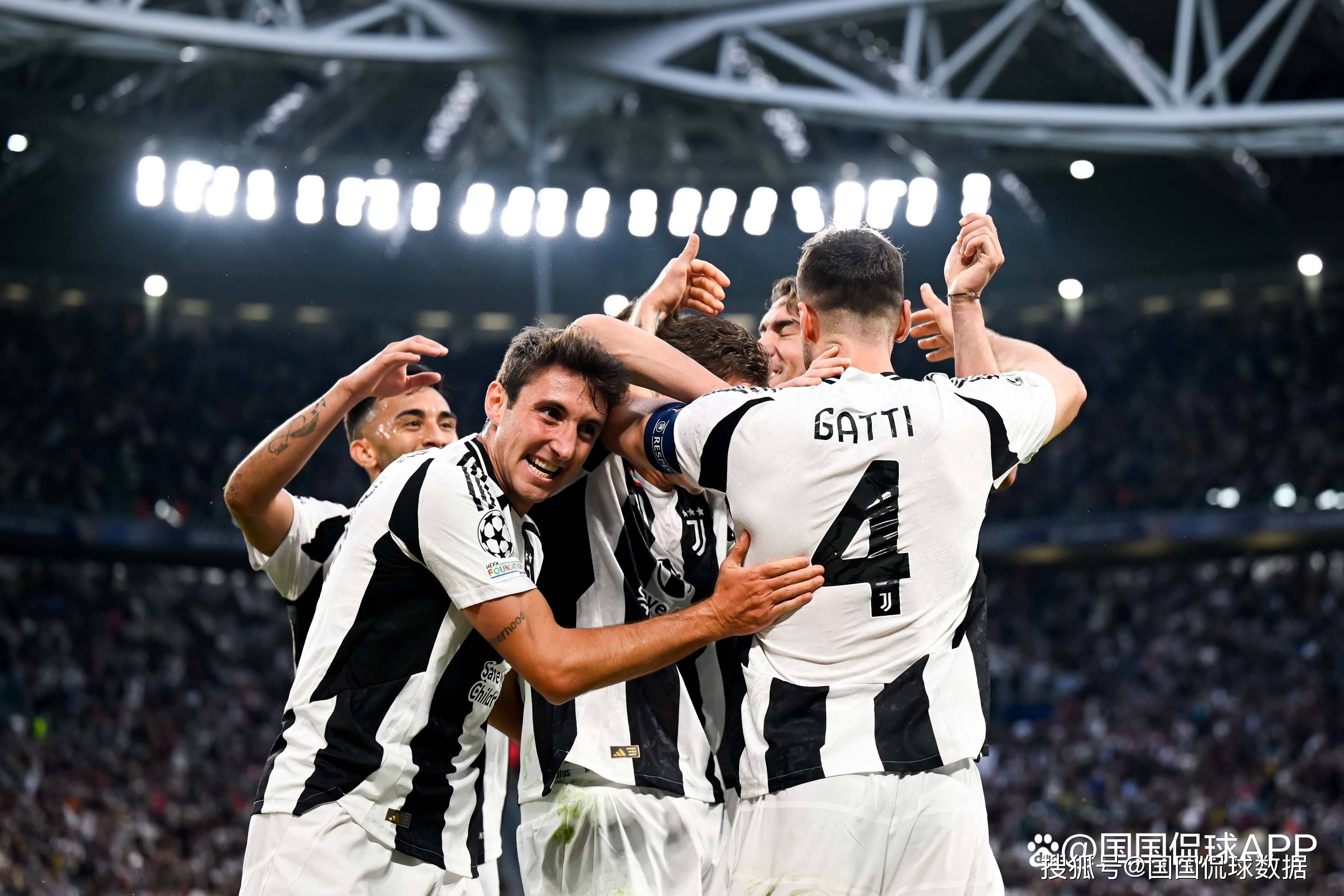 里肯：多特阵容结构是合理的，目前我们专注于和球员续约（里肯：多特阵容架构合理，当前重心在与球员续约）