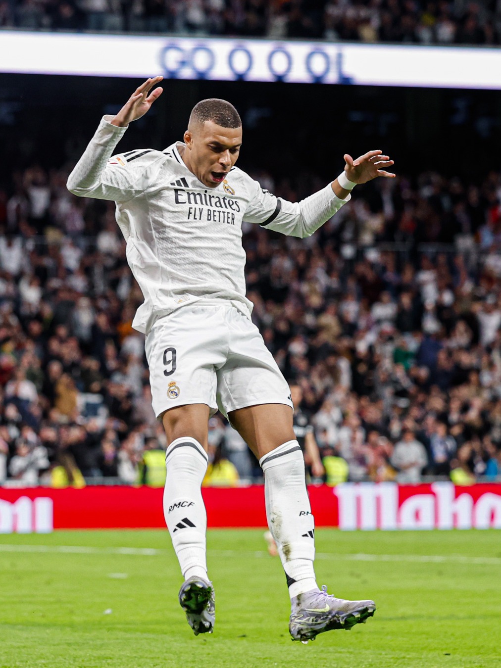 足球国足U23小将爆射破门，引网友赞叹（国足U23小将重炮破门，网友纷纷点赞）